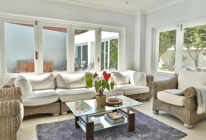 بنسيون Abington Manor Fish Hoek Guesthouse