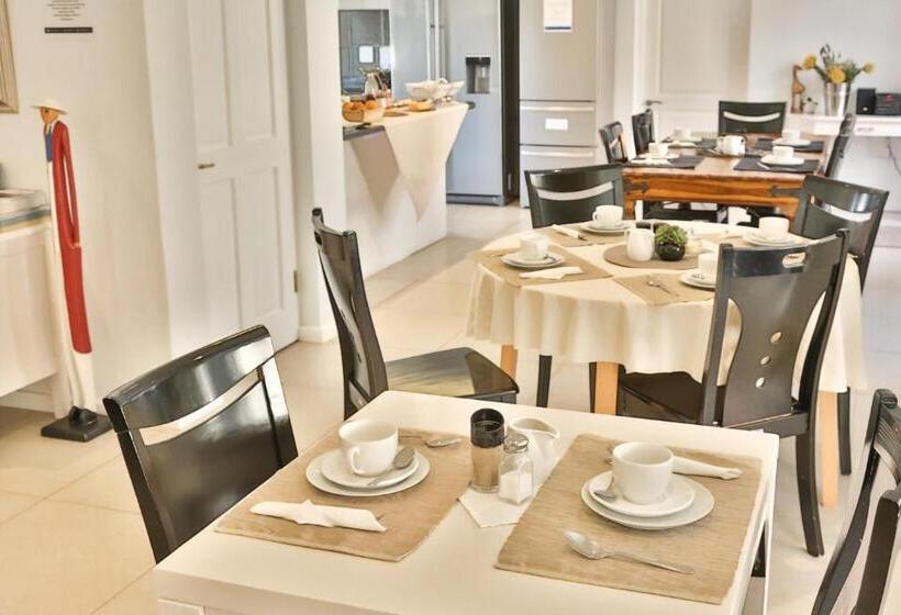 بنسيون Abington Manor Fish Hoek Guesthouse