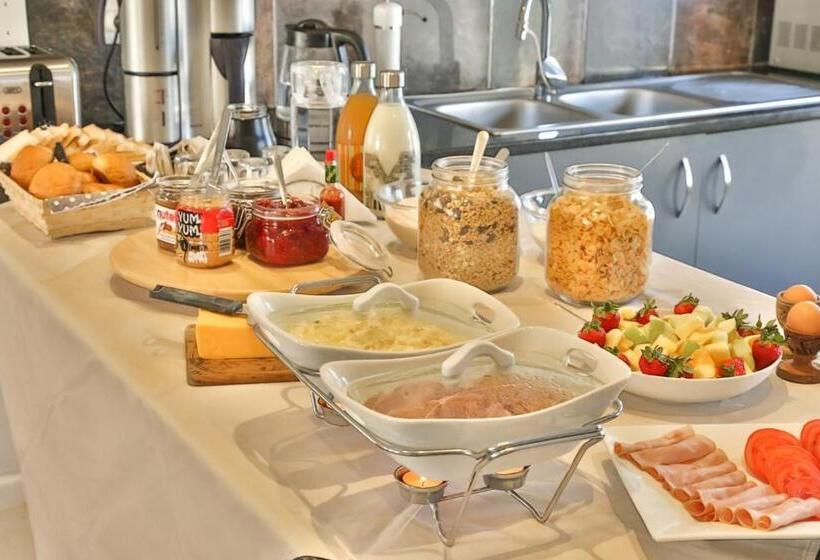 بنسيون Abington Manor Fish Hoek Guesthouse