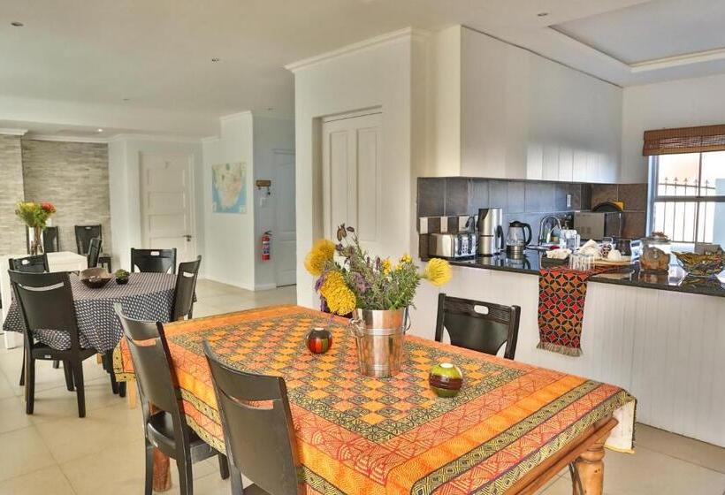 بنسيون Abington Manor Fish Hoek Guesthouse