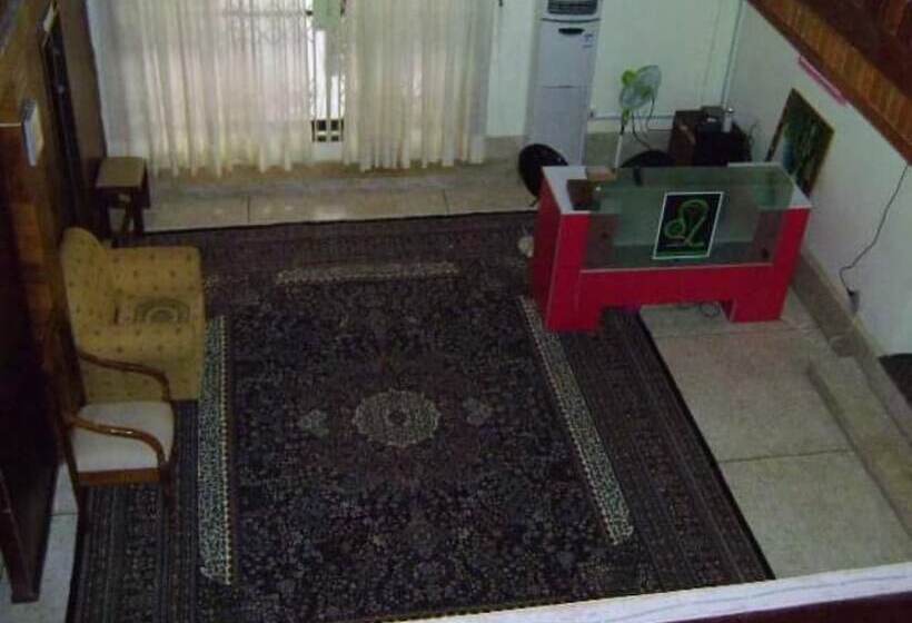 پانسیون East Airport Guesthouse