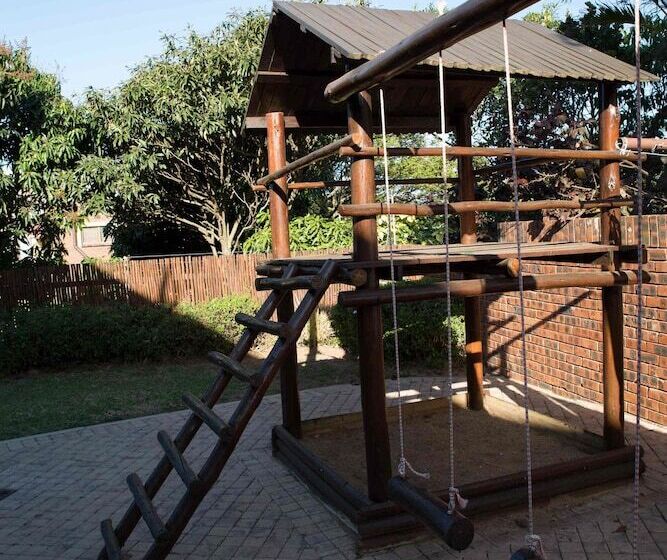 Пансион Milkwood Mansion