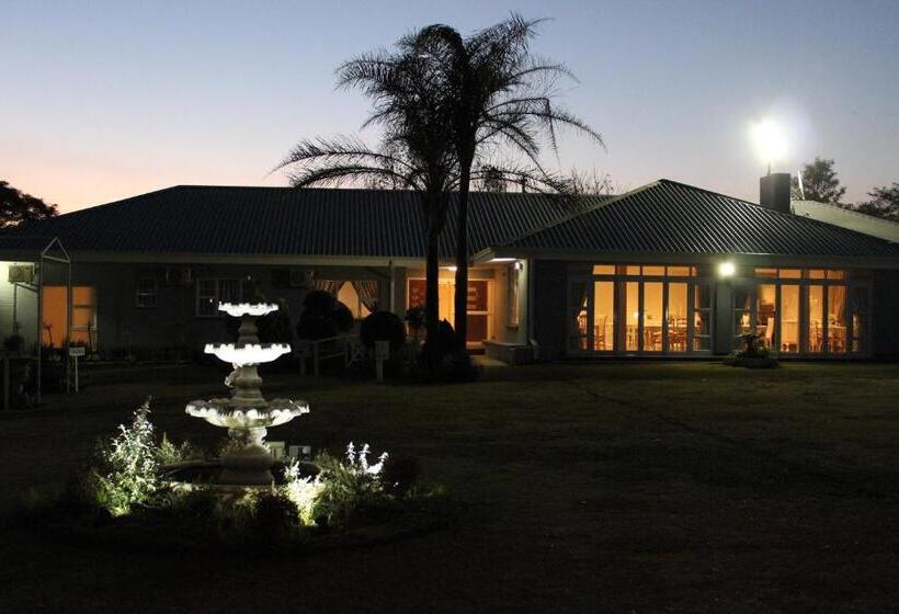 פנסיון Nauntons Guest House