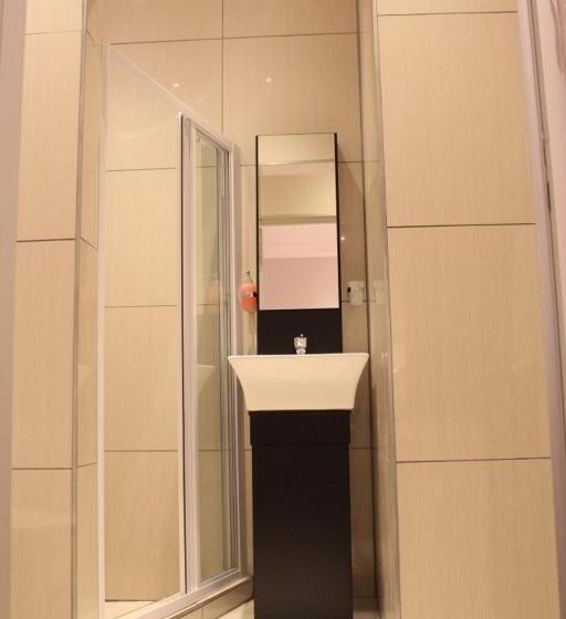 פנסיון Nauntons Guest House