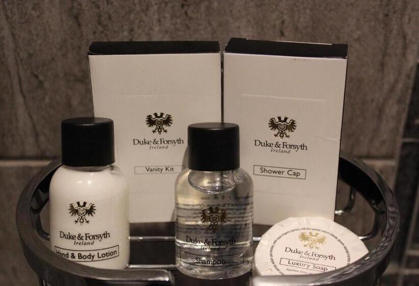 פנסיון Nauntons Guest House