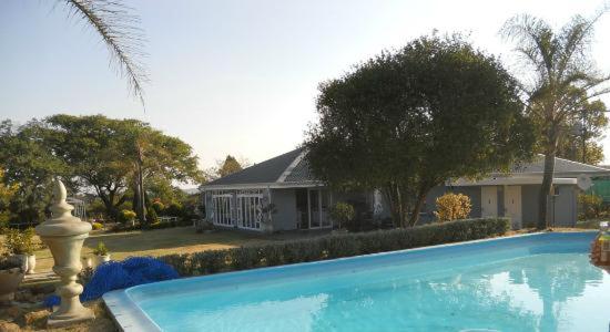 פנסיון Nauntons Guest House