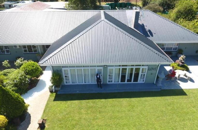 פנסיון Nauntons Guest House