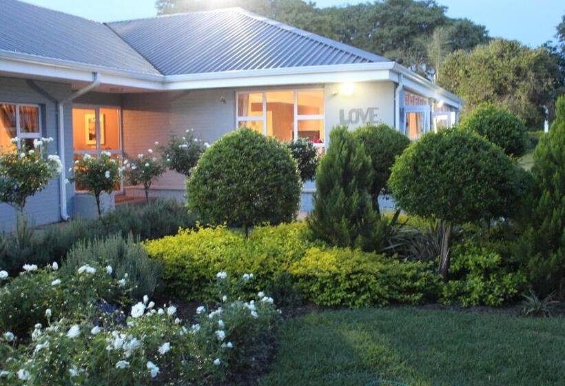 פנסיון Nauntons Guest House