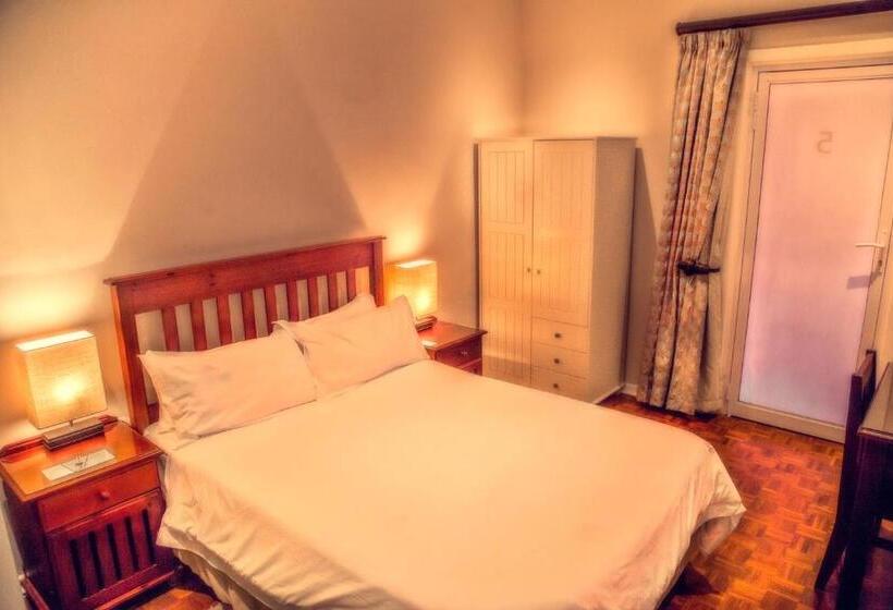 פנסיון Nauntons Guest House