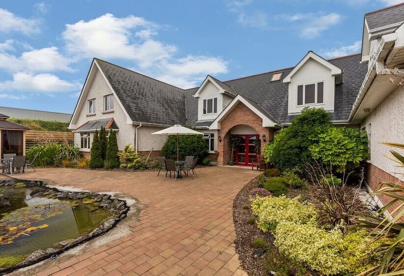 Airport View Hotel & Secret Spa