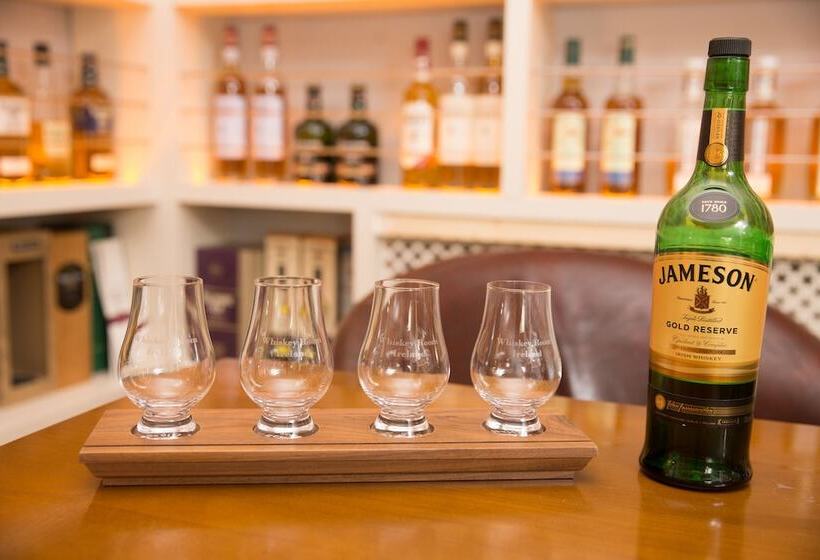 Airport View Hotel & Secret Spa