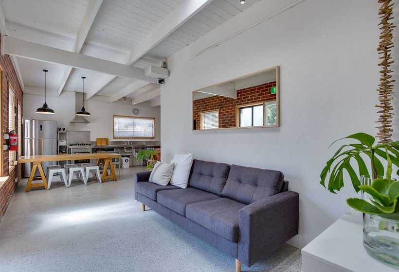 הוסטל Sorrento Beach House