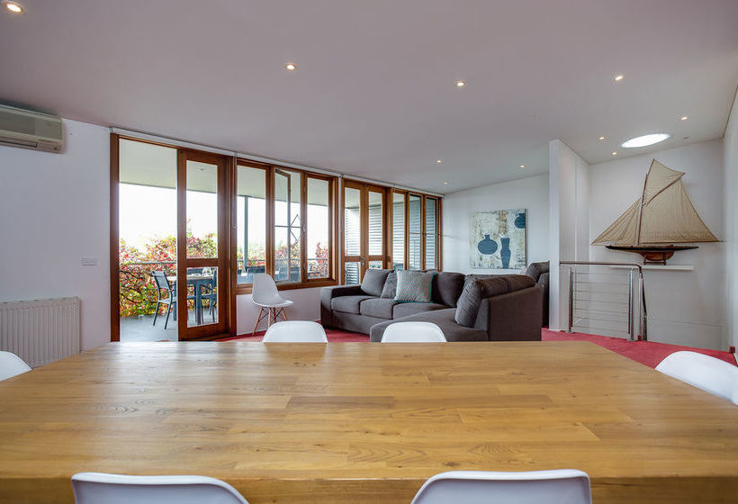 הוסטל Sorrento Beach House