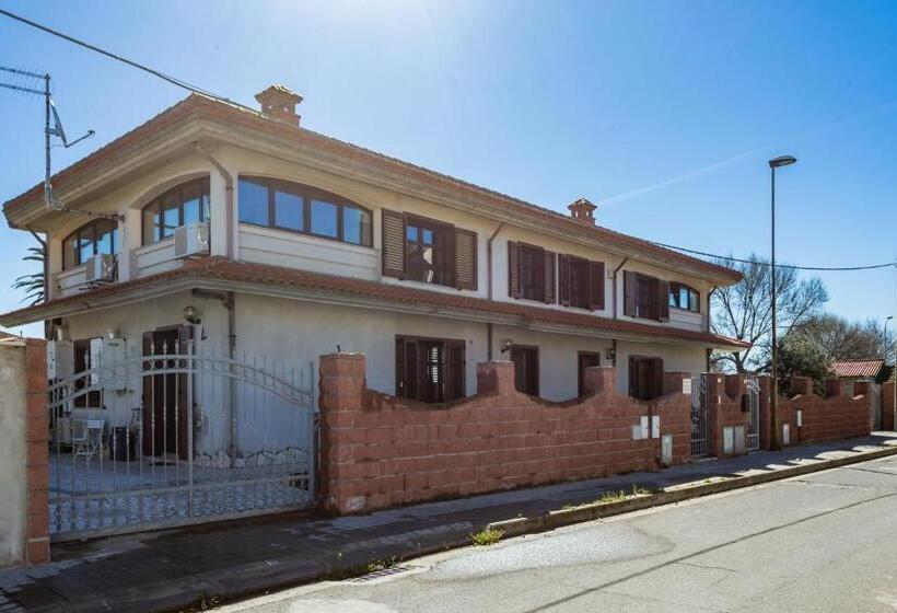 مبيت وإفطار Anaelehouserooms Ltb