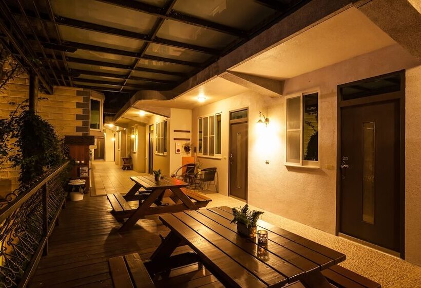 تختخواب و صبحانه Fanzhalan Guest House