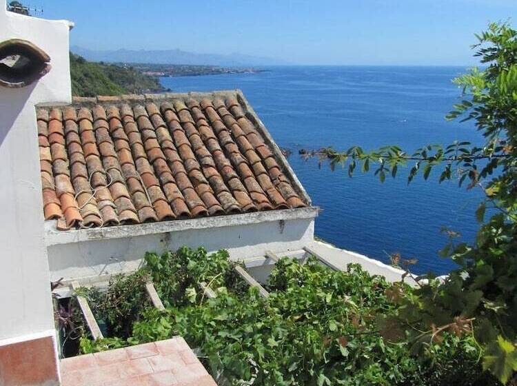 Come In Sicily La Pietra Monaca