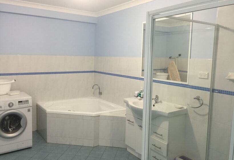 Driftwood Apartments