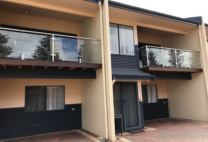 Driftwood Apartments