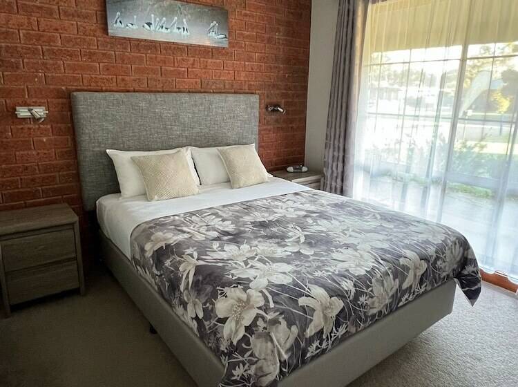 Greenways Holiday Units