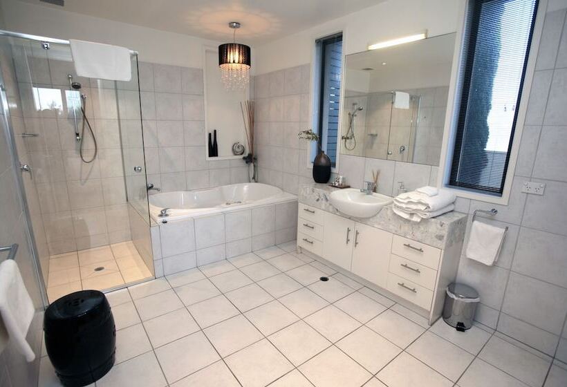 Hilltop Apartments Phillip Island Adults Only