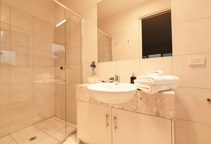 Hilltop Apartments Phillip Island Adults Only