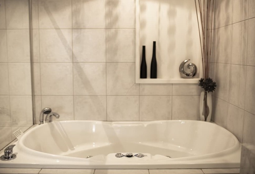 Hilltop Apartments Phillip Island Adults Only