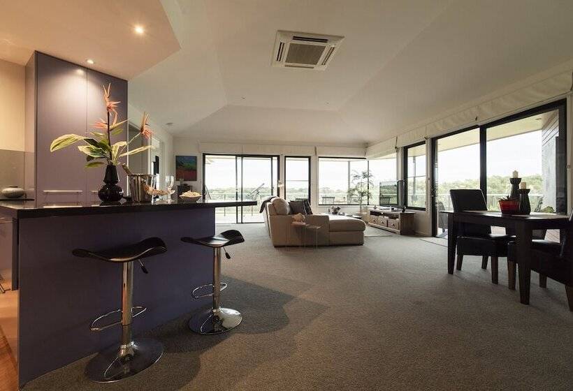 Hilltop Apartments Phillip Island Adults Only