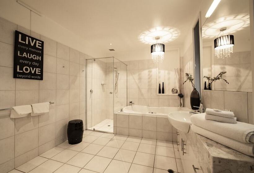 Hilltop Apartments Phillip Island Adults Only