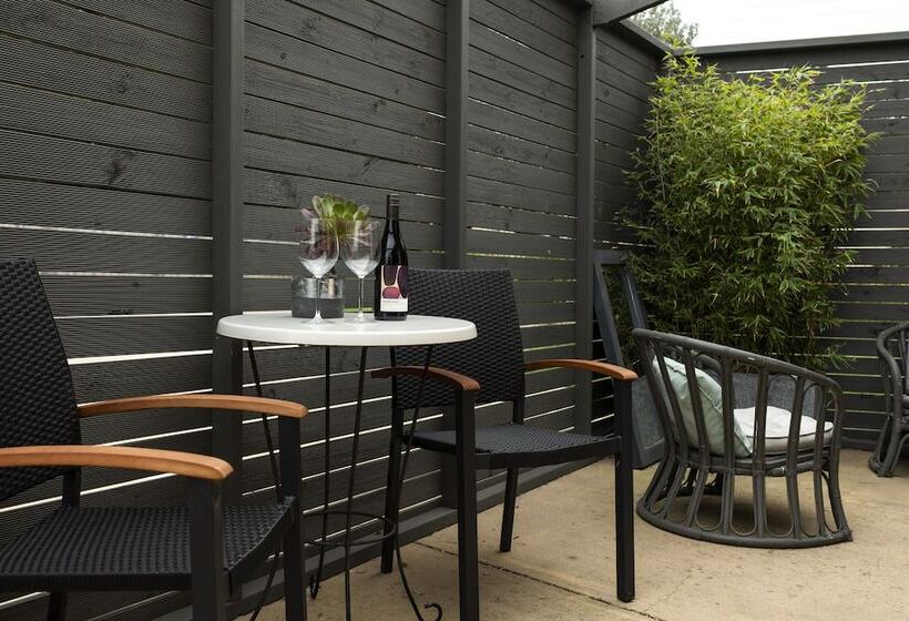 Hilltop Apartments Phillip Island Adults Only