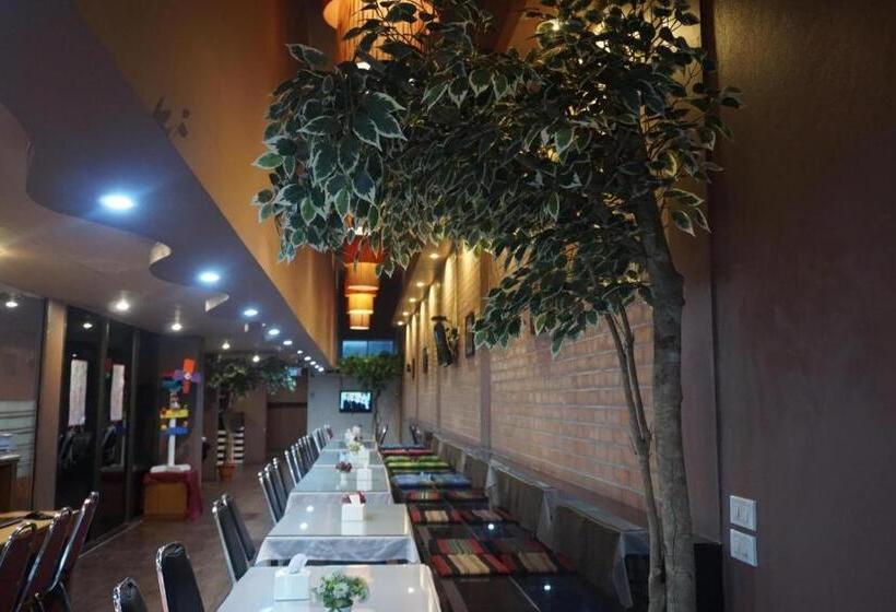 酒店 Bangkok Travel Suites