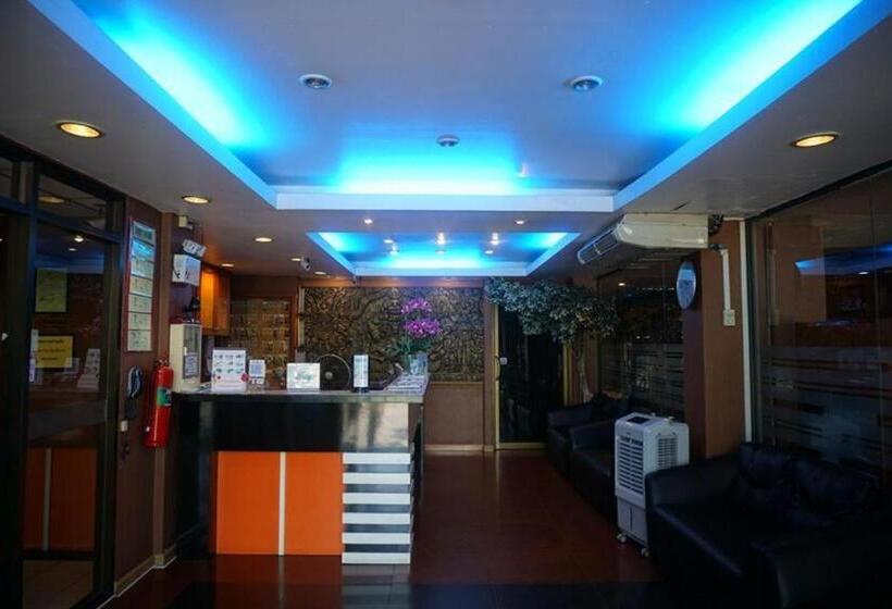 酒店 Bangkok Travel Suites