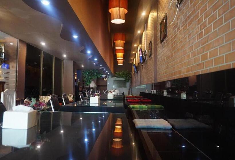 酒店 Bangkok Travel Suites