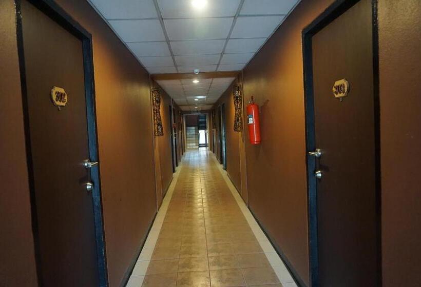 酒店 Bangkok Travel Suites