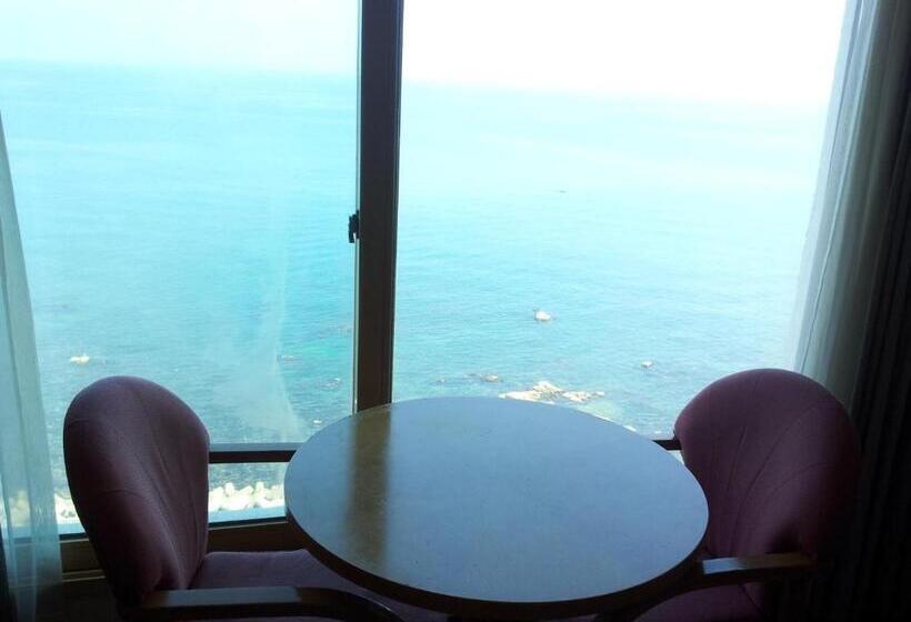 Отель Benikea Mountain And Sea Daepo Port