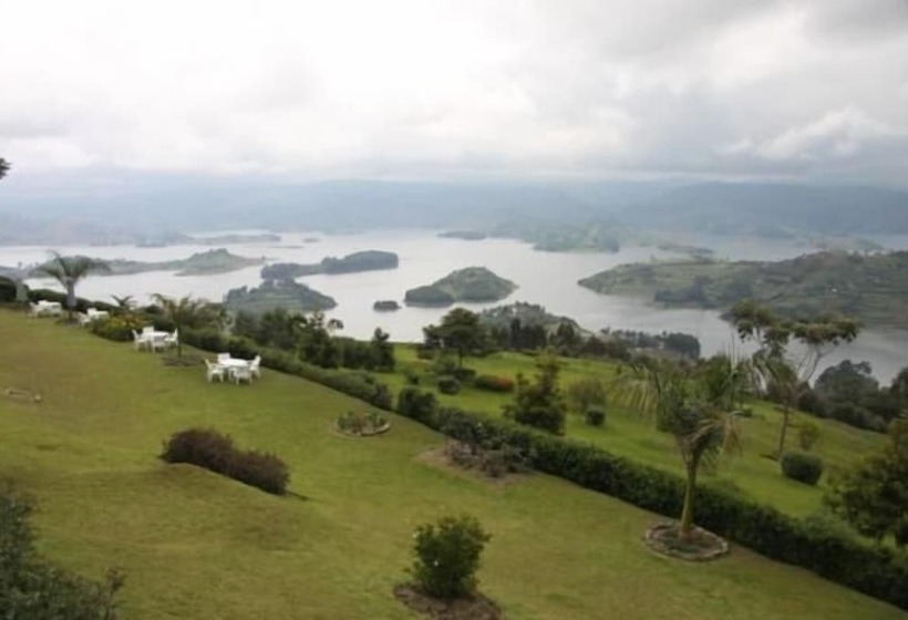 هتل Bunyonyi Safaris Resort