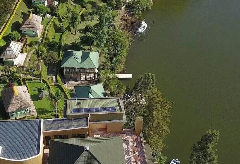 هتل Bunyonyi Safaris Resort
