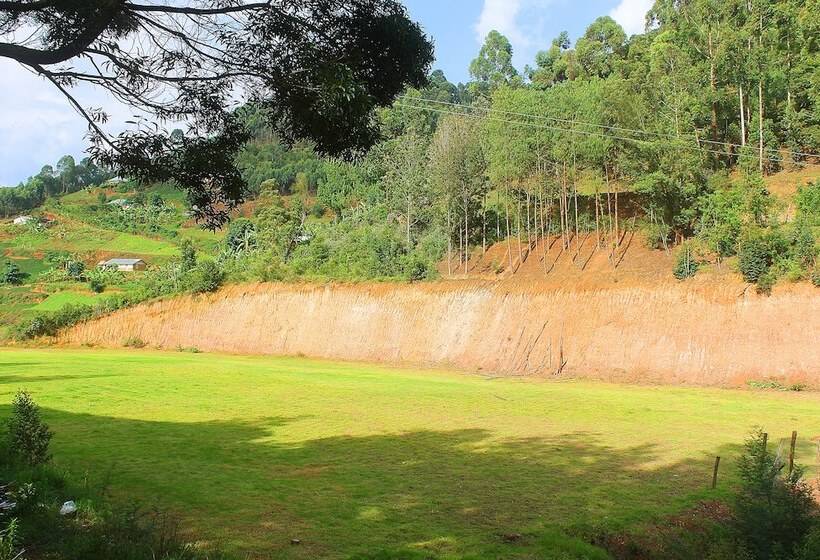 هتل Bunyonyi Safaris Resort