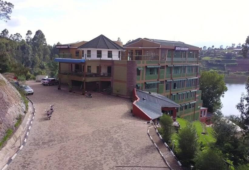 هتل Bunyonyi Safaris Resort