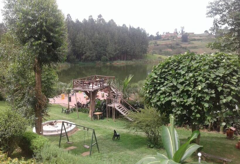 هتل Bunyonyi Safaris Resort