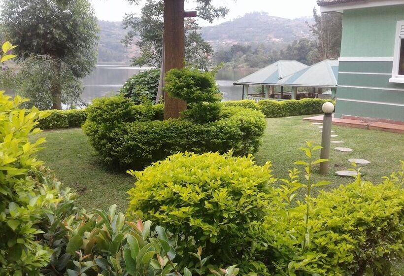 هتل Bunyonyi Safaris Resort