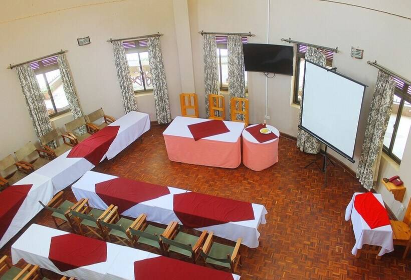 هتل Bunyonyi Safaris Resort