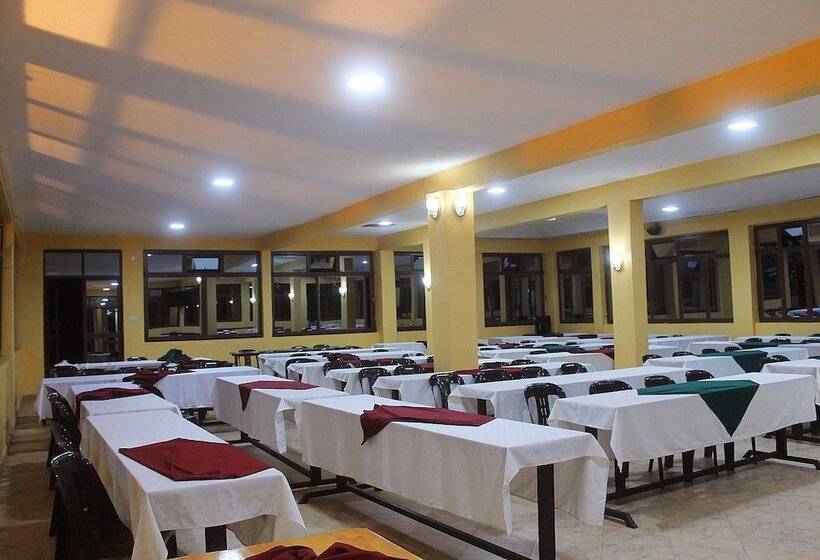 هتل Bunyonyi Safaris Resort