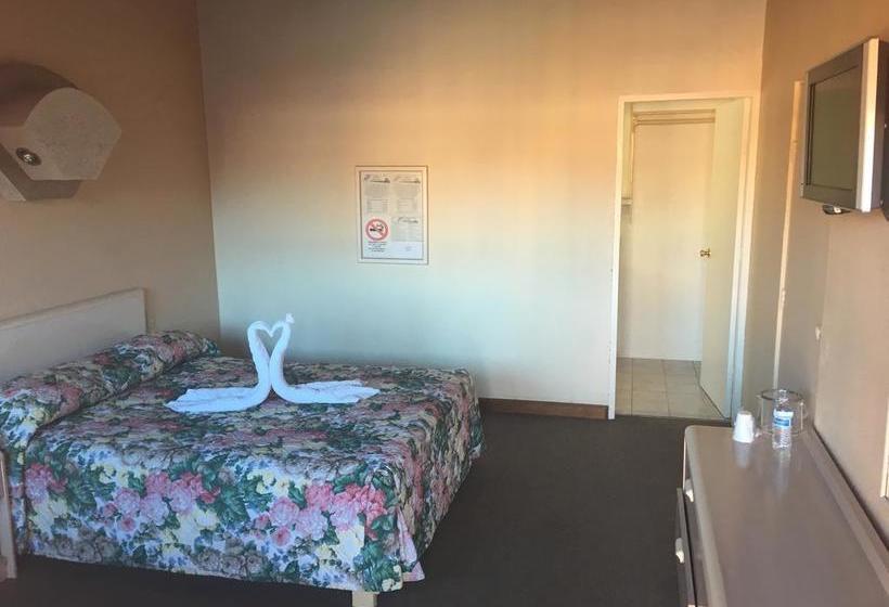 בית מלון כפרי Del Sol Inn