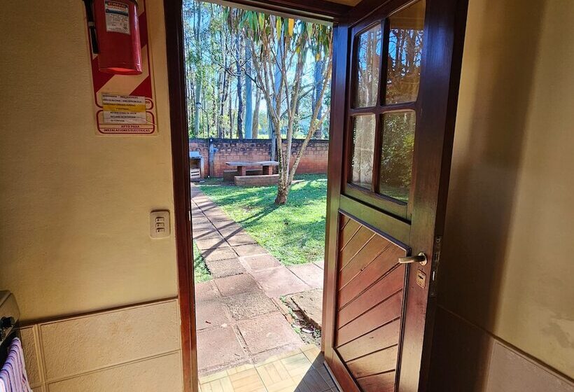 ホテル Cabañas El Refugio Del Mensu