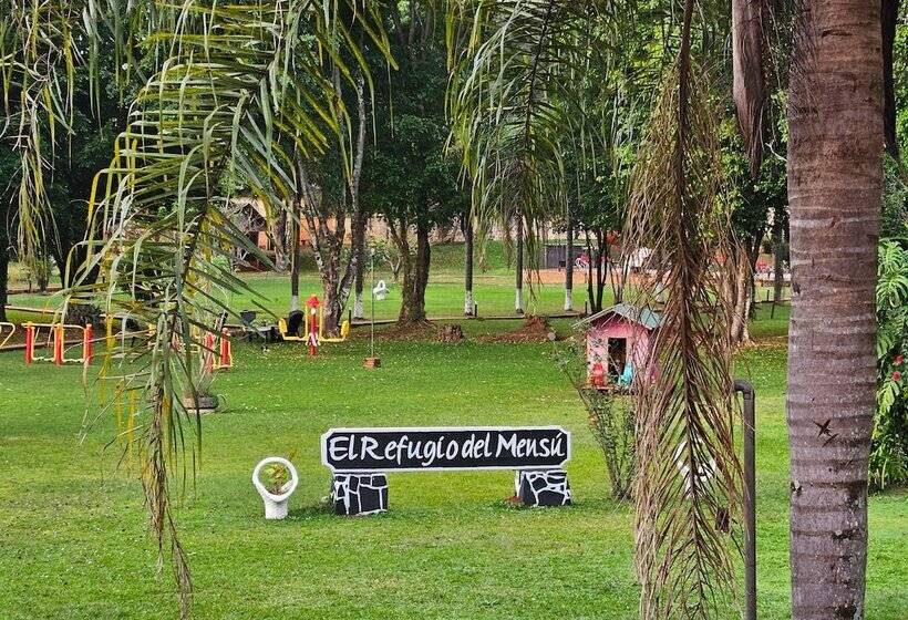 ホテル Cabañas El Refugio Del Mensu