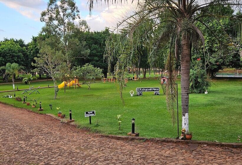 ホテル Cabañas El Refugio Del Mensu