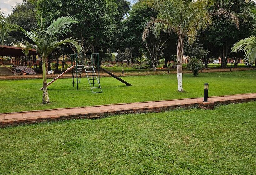 ホテル Cabañas El Refugio Del Mensu