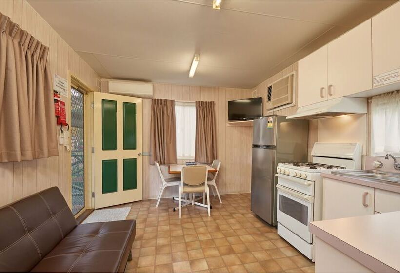 בית מלון כפרי Gundagai Cabins & Tourist Park