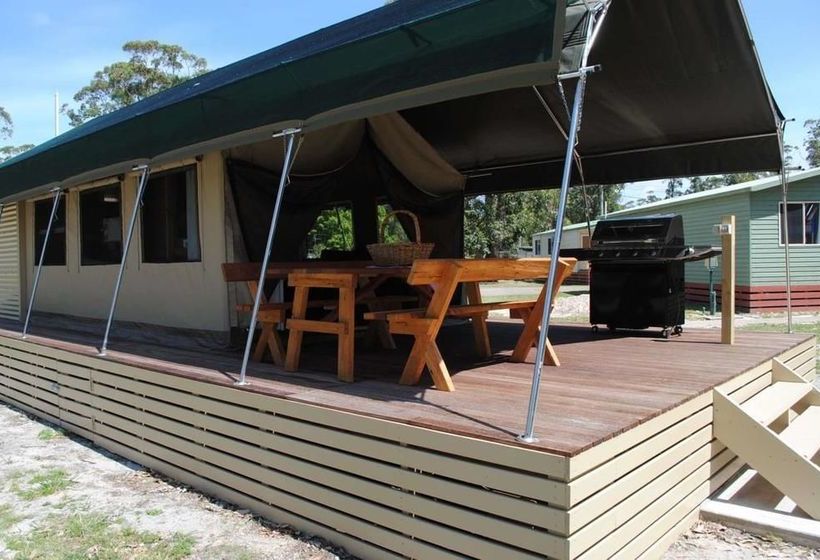 בית מלון כפרי Island View Beach Resort