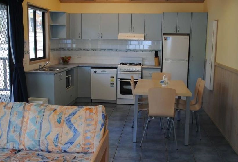 בית מלון כפרי Island View Beach Resort